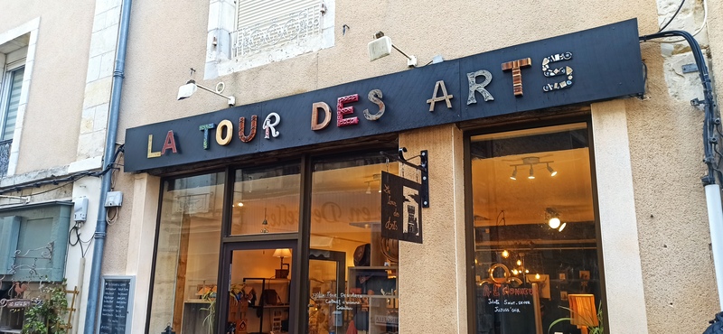 Boutique La tour des Arts à Thiviers (24)
